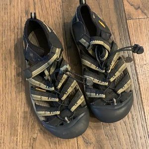 Men’s Newport H2 size6 Army green/ black Worn once